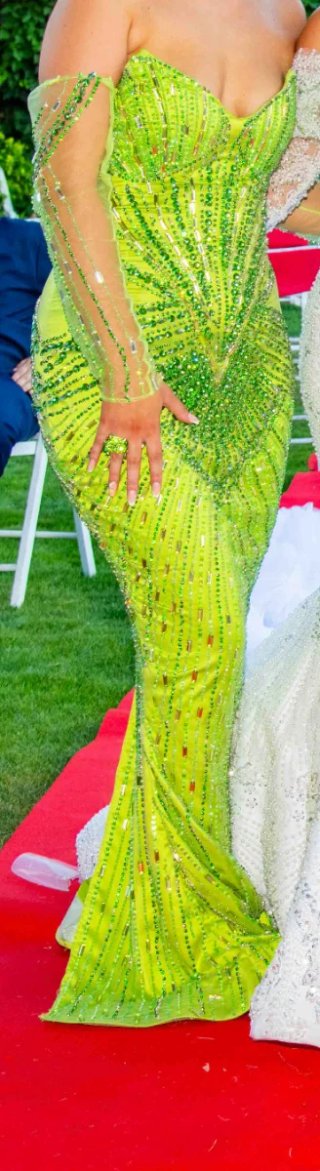 Vestido de fiesta verde con pedrería