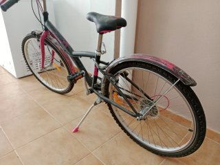 Bicicleta infantil rosa y blanca