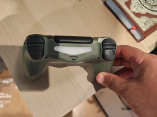 PS4 Fat Negra + 3 Mandos y Cables