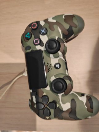 PS4 Fat Negra + 3 Mandos y Cables