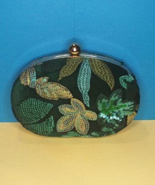 Bolso de fiesta ovalado verde bordado