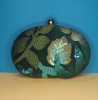 Bolso de fiesta ovalado verde bordado