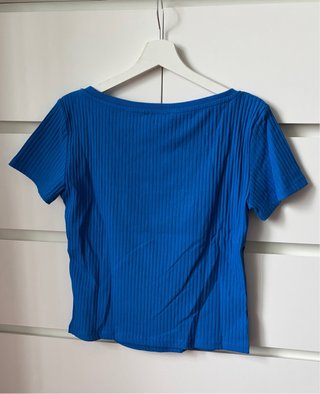 Camiseta azul eléctrico