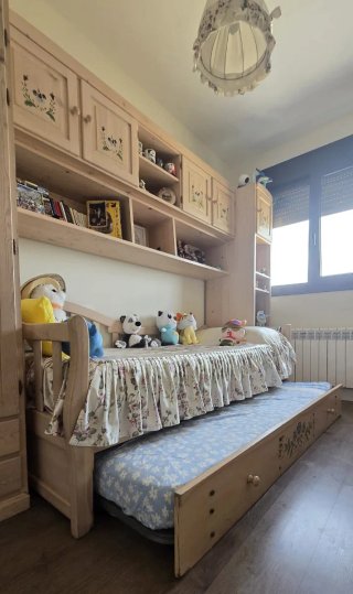 Dormitorio juvenil madera pintada