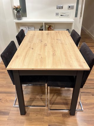 Mesa de comedor extensible + 4 sillas