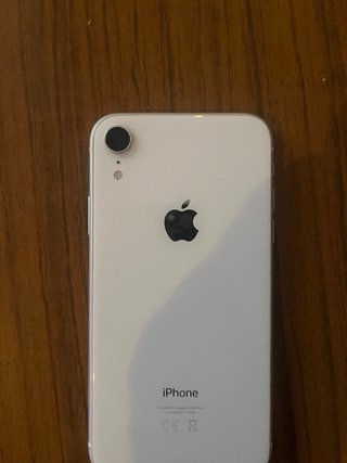 Nintendo Wii con 2 controller e gioco e un iPhone XR