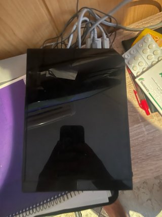 Nintendo Wii con 2 controller e gioco e un iPhone XR