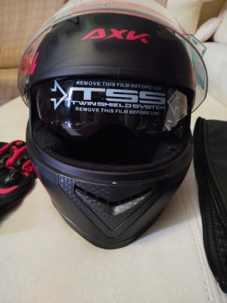 Casco moto AXK y guantes