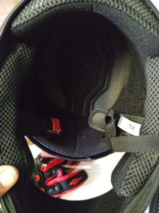 Casco moto AXK y guantes