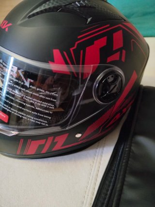 Casco moto AXK y guantes