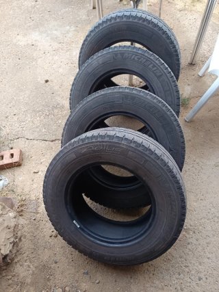 Neumáticos Michelin Agilis 215/75 R15