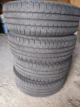 Neumáticos Michelin Agilis 215/75 R15
