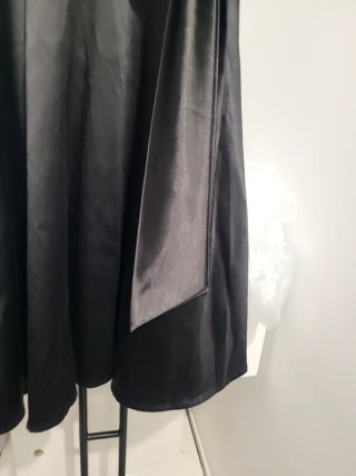 Vestido negro con lazo