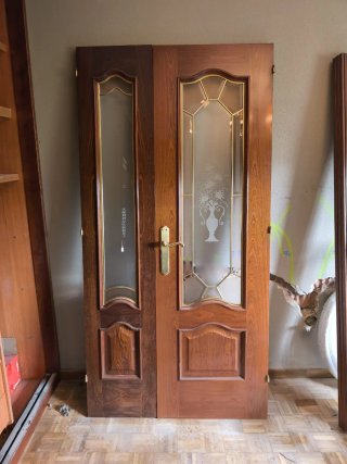 Puerta maciza de roble con cristal