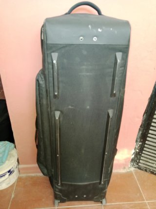 Batería Electrónica Millenium y incluye maleta