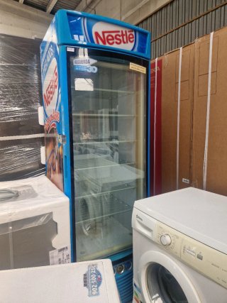 Congelatore espositore verticale Nestle