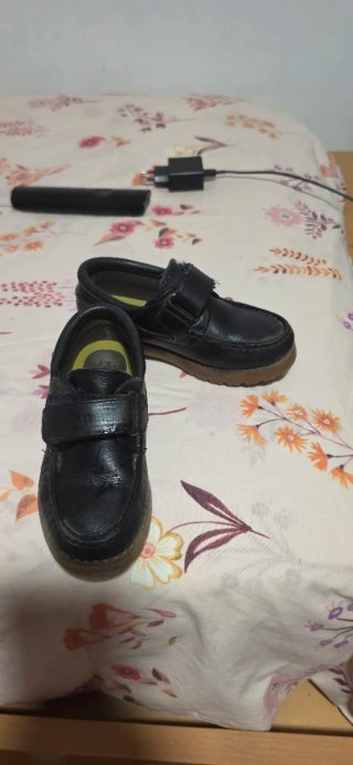 Zapatos de niña de colegio. Son gorila talle 28.