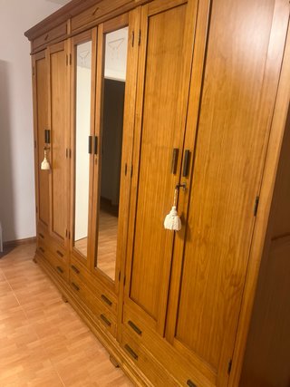 Guardaroba in legno a 6 ante