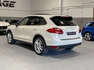 Porsche Cayenne Diesel 3.0 V6 · 240 CV · Tiptronic · Techo · Bose