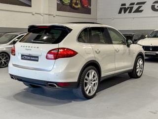Porsche Cayenne Diesel 3.0 V6 · 240 CV · Tiptronic · Techo · Bose