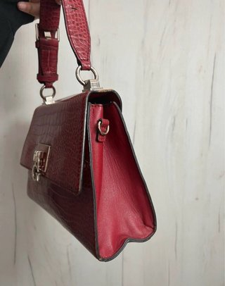 Bolso Guess Burdeos Cocodrilo