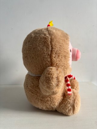 Peluche de cerdo con disfraz de galleta