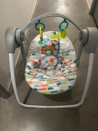 Hamaca para bebé con juguetes