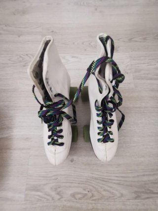 Patines 4 ruedas T39