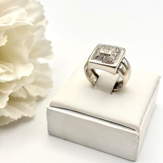 Anillo de oro blanco 18kt con diamantes