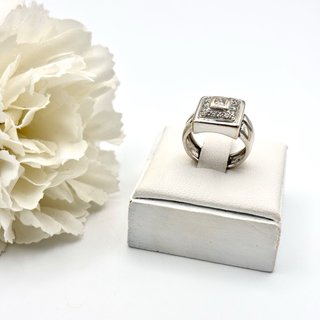 Anillo de oro blanco 18kt con diamantes
