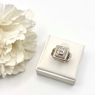 Anillo de oro blanco 18kt con diamantes