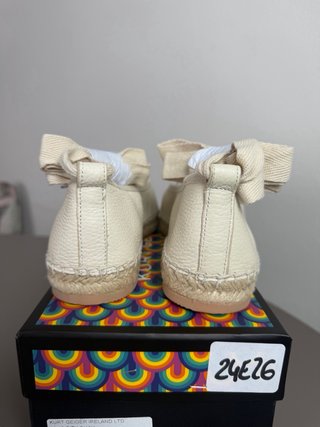 Alpargatas Kurt Geiger Beige con Detalle Dorado