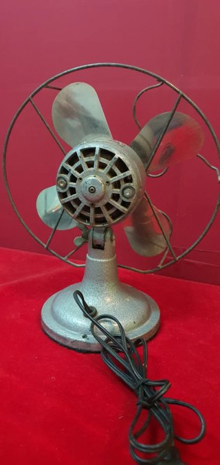 Antiguo ventilador de mesa