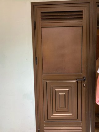 Puerta aluminio bronce