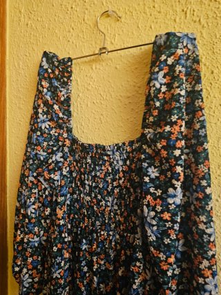Vestido Springfield floral manga larga