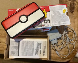 New Nintendo 2DS XL Edición Poké Ball