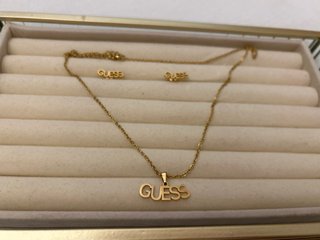 Conjunto Guess Cadena y Pendientes Acero Dorado