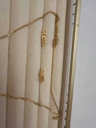 Conjunto Guess Cadena y Pendientes Acero Dorado