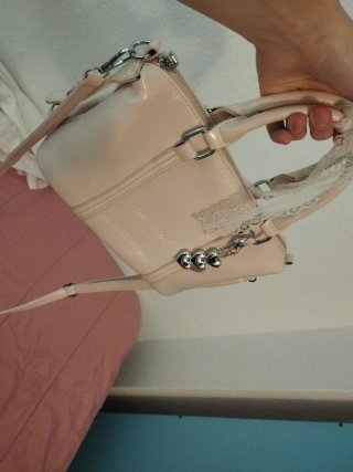 Bolso rosa con correa larga