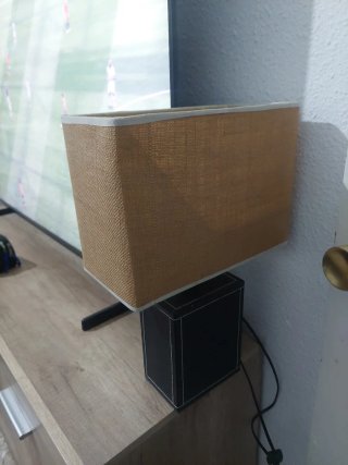 Lámpara de mesa moderna