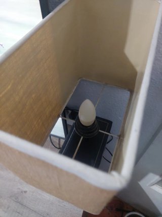 Lámpara de mesa moderna