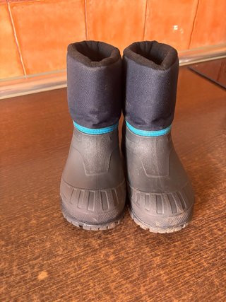 Botas de agua infantil negras y azules talla 28/29