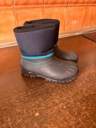 Botas de agua infantil negras y azules talla 28/29