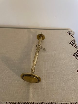 Agarradera de cortina en metal dorado