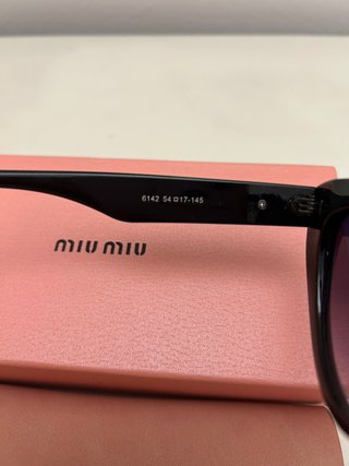 Gafas de sol Miu Miu Cat Eye Negras