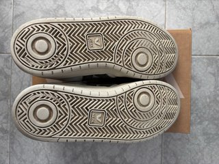 Zapatillas Veja V-12 Blancas y Verde Oliva