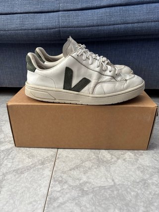 Zapatillas Veja V-12 Blancas y Verde Oliva