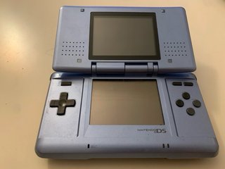 Nintendo DS Azul + Cargador + Juego Piratas