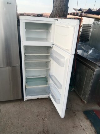 Nevera Indesit blanca