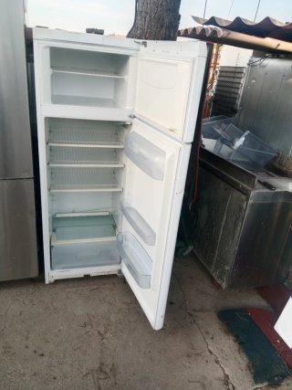 Nevera Indesit blanca